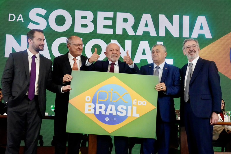 Soberania e trabalho: ‘Brasil está exportando como nunca’, diz ministro da Indústria e Comércio