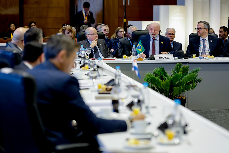 Em cúpula no Paraguai, Lula defende Mercosul como bloco estratégico acima de polarizações