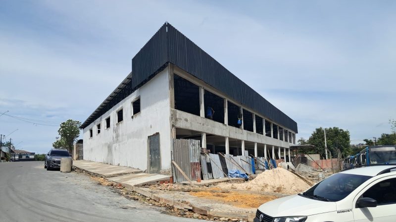 Prefeitura de Manaus embarga obra irregular identificada durante plantão em ponto facultativo na zona Norte