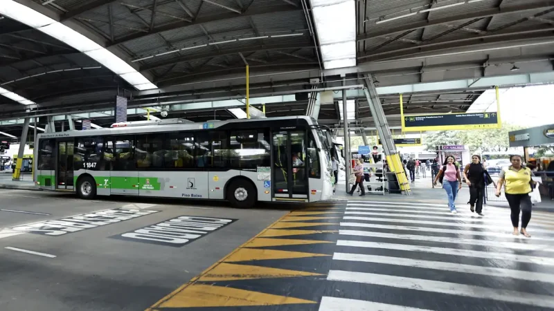 Lula sanciona novo marco legal do transporte público coletivo urbano. Confira o que muda