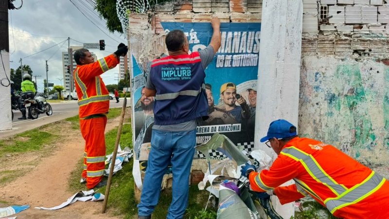 Prefeitura de Manaus realiza nova ação para remover faixas, banners e lambe-lambes instalados em locais proibidos da capital