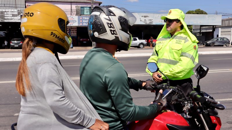 Prefeitura realiza fiscalização na zona Leste de Manaus com a abordagem de 56 veículos e apreensão de duas motos sem placas