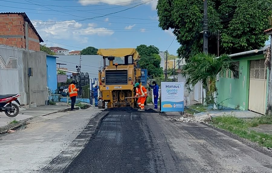 Prefeitura de Manaus avança com obra de fresagem em via do Parque Rio Solimões para receber novo recapeamento