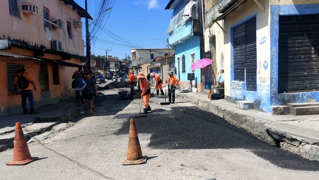 Prefeitura de Manaus fortalece mobilidade no bairro Tancredo Neves com recuperação asfáltica de importantes vias