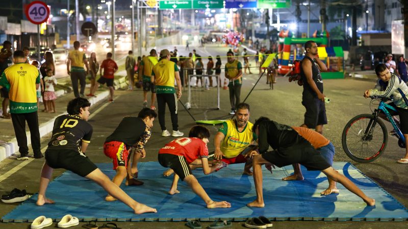 Faixa liberada itinerante da prefeitura chega ao Jorge Teixeira e reúne centenas de famílias em mais uma noite de esporte, lazer e convivência