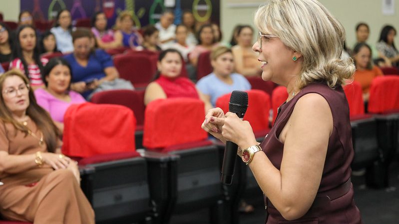 Prefeitura capacita profissionais de apoio escolar que atuam em creches municipais de Manaus