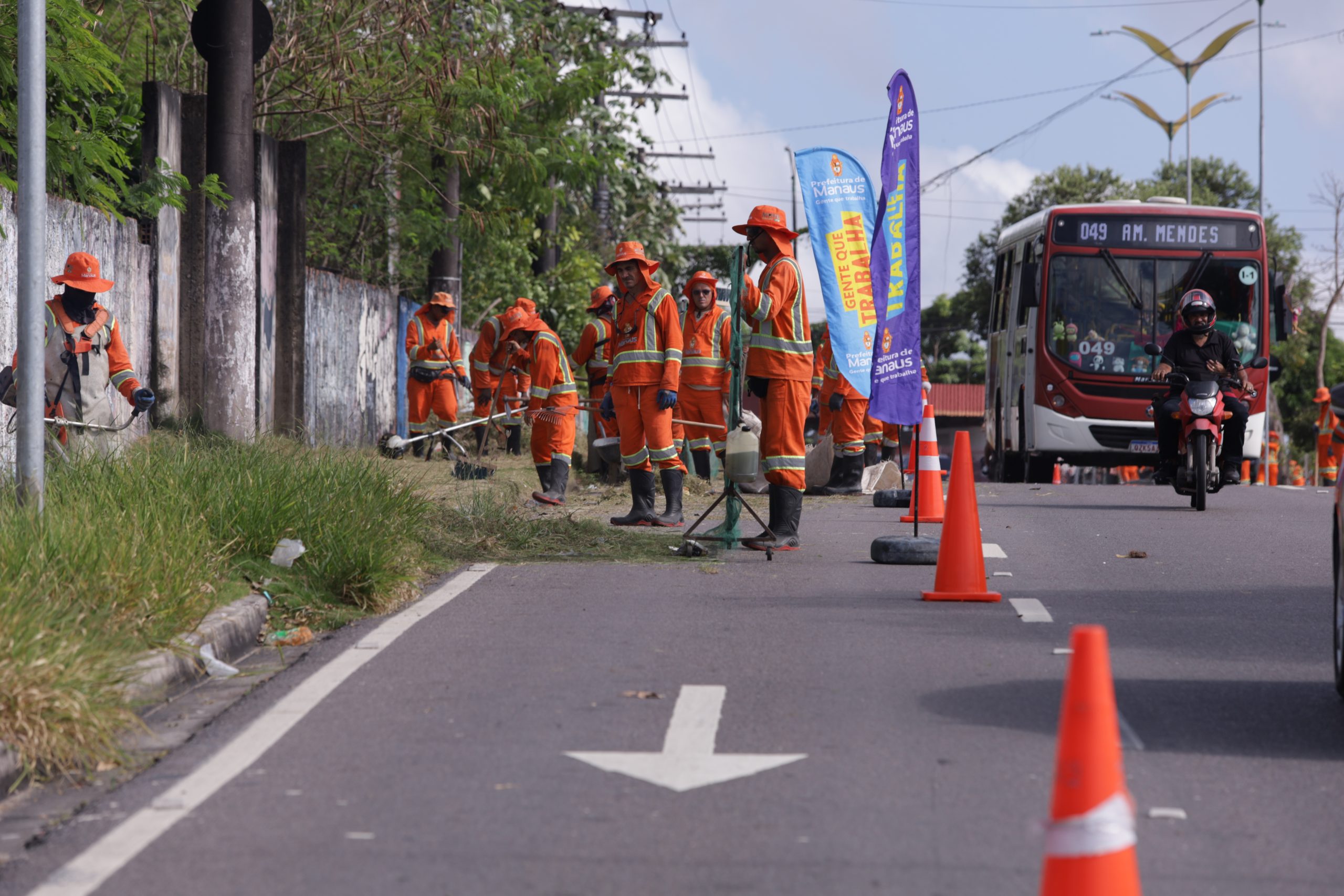 Prefeitura recolhe quase 250 toneladas de resíduos em dois dias de operação nos principais corredores viários de Manaus