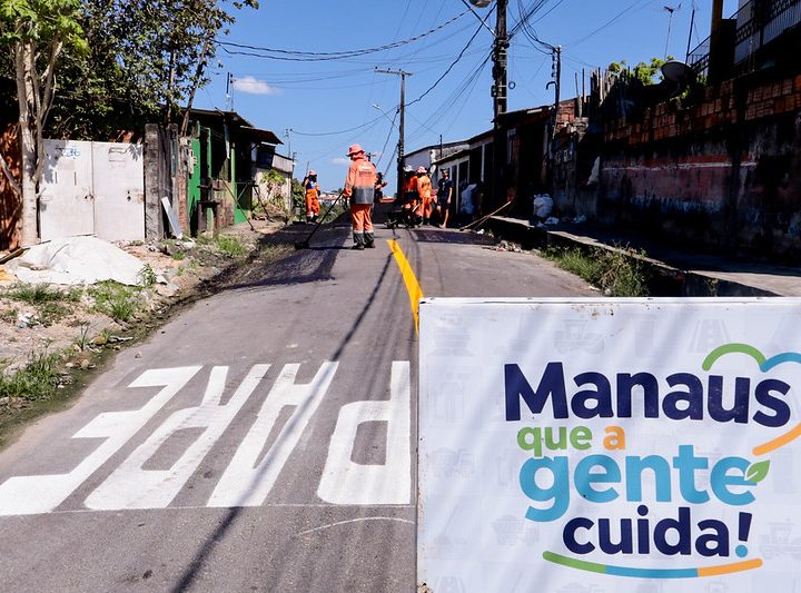 Prefeitura transforma ruas do Colônia Terra Nova com ações de tapa-buracos e limpeza do programa ‘Manaus que a Gente Cuida’
