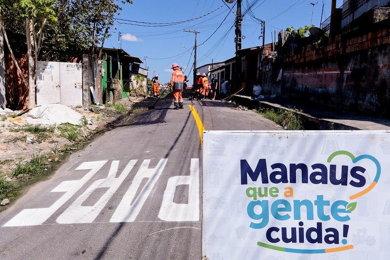Prefeitura transforma ruas do Colônia Terra Nova com ações de tapa-buracos e limpeza do programa ‘Manaus que a Gente Cuida’