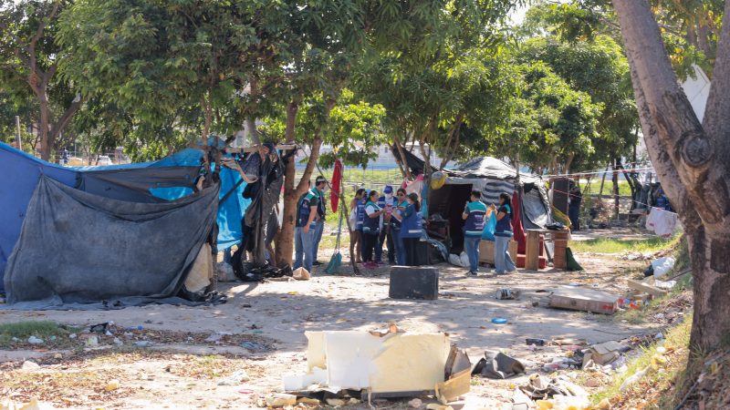 Prefeitura de Manaus realiza abordagem social com pessoas em situação de rua no Morro da Liberdade