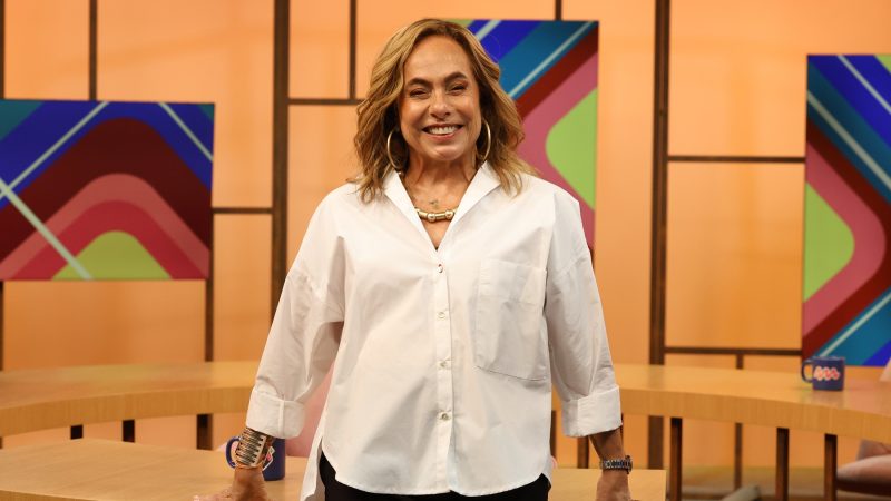Sem Censura, da TV Brasil, recebe atriz Luisa Arraes, escritora Tatiana Salem Levy e cantor Tico Santa Cruz