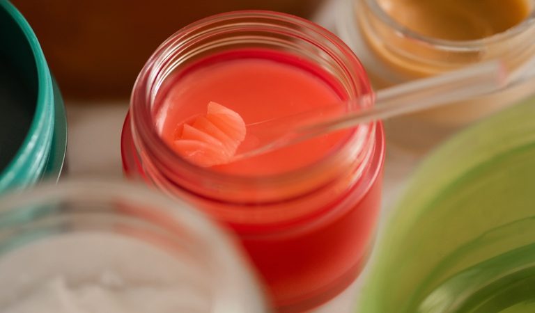 Publicada atualização de substâncias aprovadas para uso em cosméticos