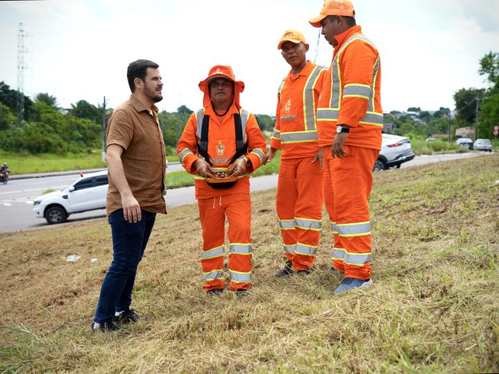 Prefeito Renato Junior vistoria serviços de limpeza com nova tecnologia na zona Norte e afirma que robôs de roçagem ampliam produtividade sem substituir garis na limpeza urbana