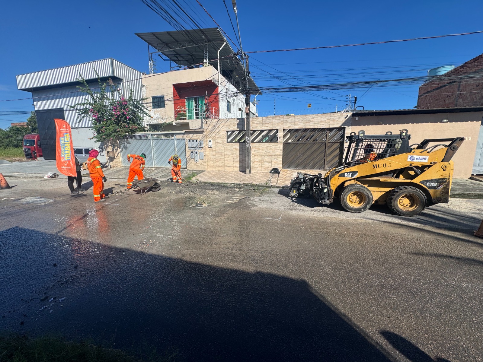 Prefeitura de Manaus intensifica operação ‘Tapa-Buracos’ no Novo Aleixo e reforça recuperação viária na zona Leste