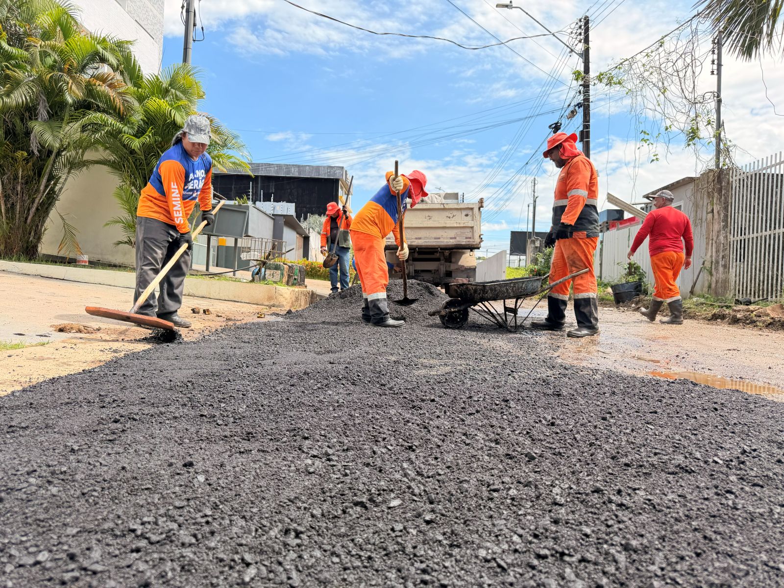 Prefeitura de Manaus avança com recapeamento no bairro Flores e reforça mobilidade e segurança na zona Centro-Sul