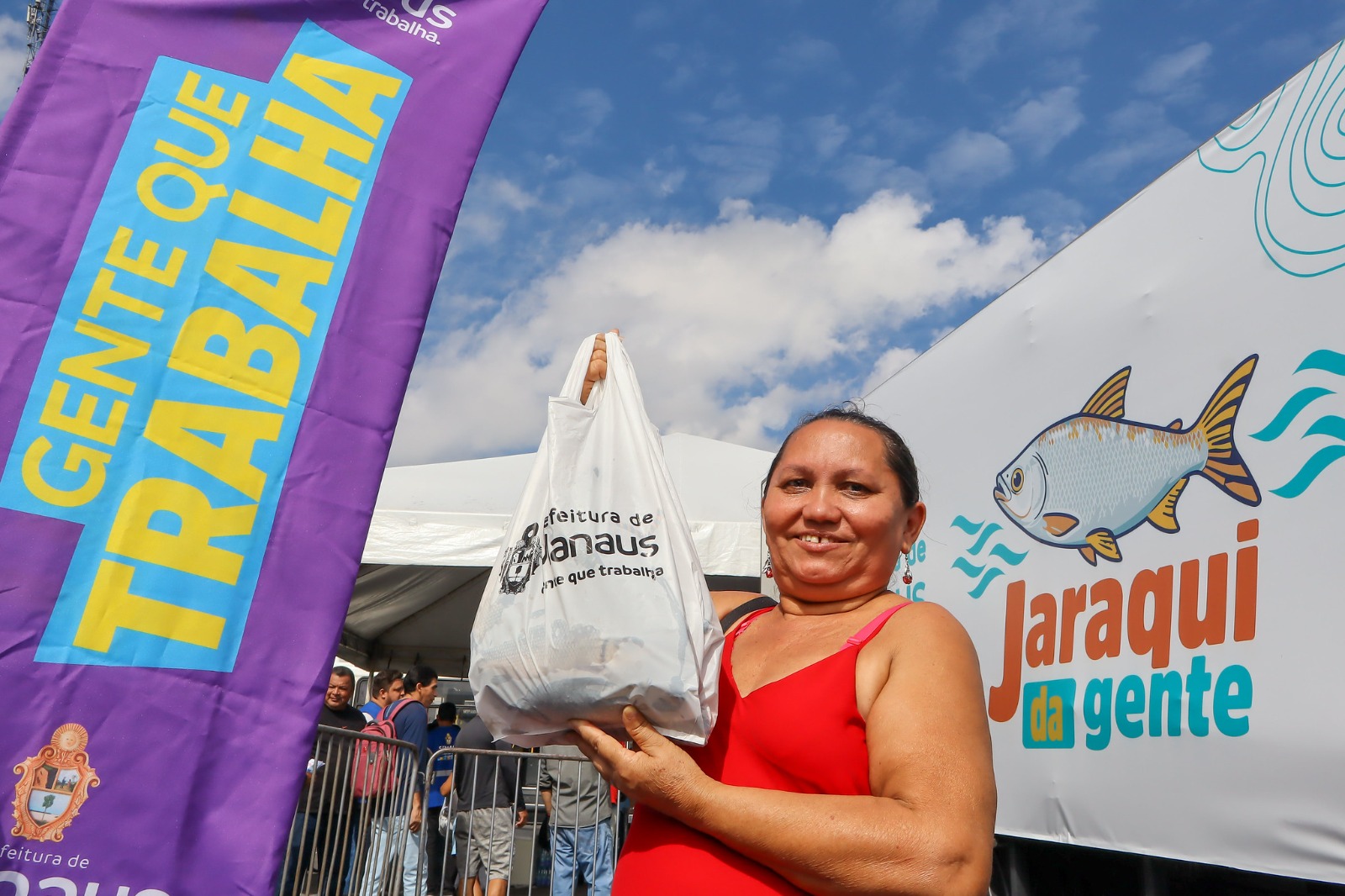 Prefeitura de Manaus distribui 50 mil jaraquis à população dos bairros Santa Etelvina e Lago Azul