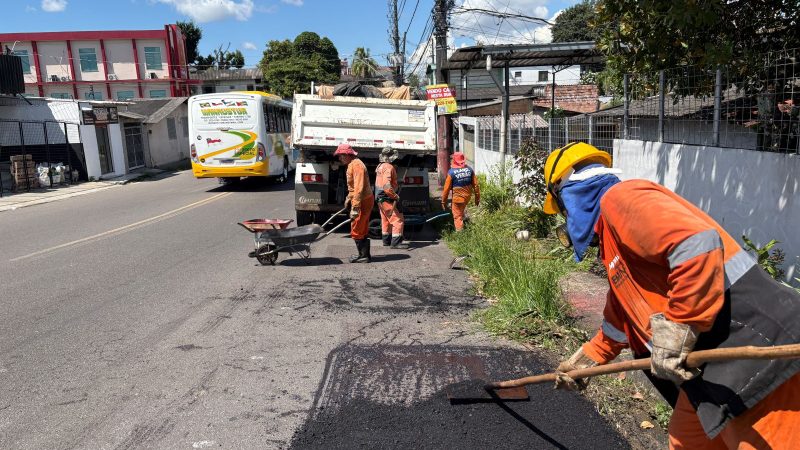 Prefeitura de Manaus intensifica operação ‘Tapa-Buracos’ e revitaliza avenida principal do conjunto Ajuricaba