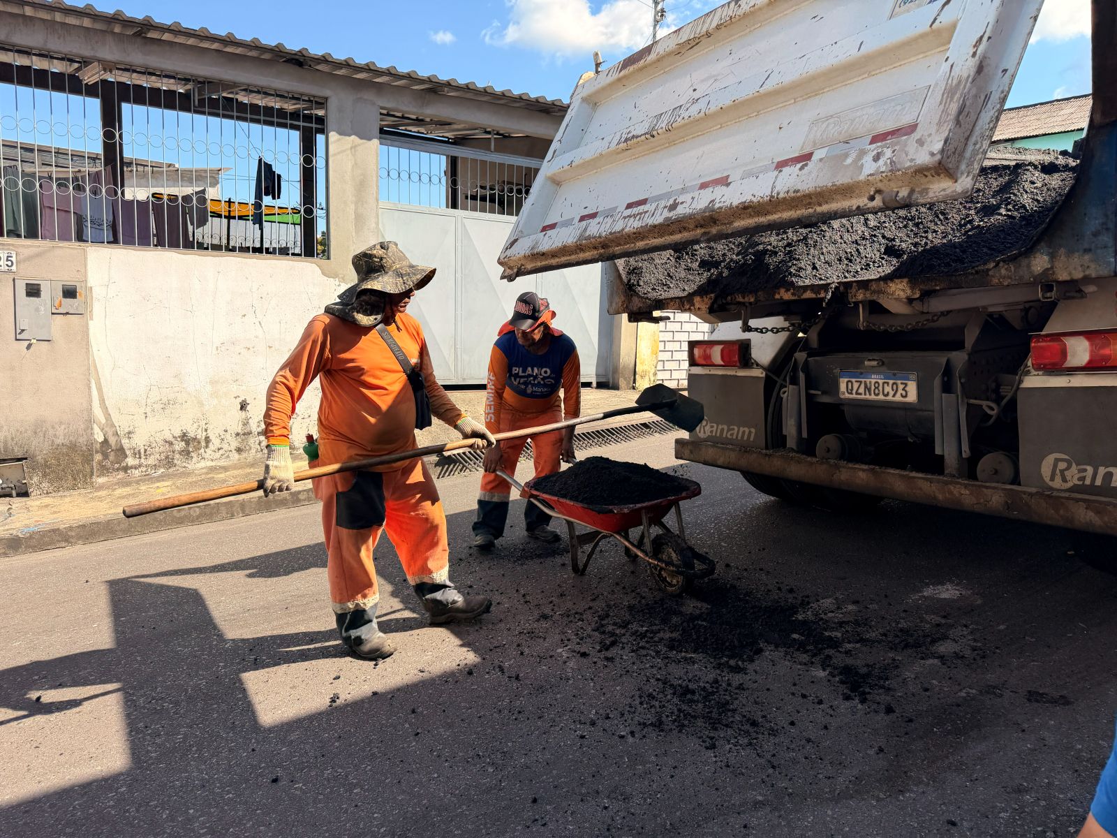 Prefeitura de Manaus intensifica operação ‘Tapa-Buracos’ no bairro Alvorada e fortalece mobilidade na zona Centro-Oeste