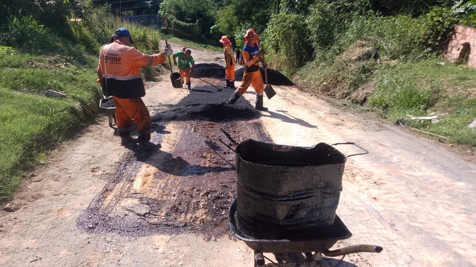 Prefeitura de Manaus intensifica recuperação asfáltica na comunidade Jardim Mauá e melhora mobilidade na zona Leste