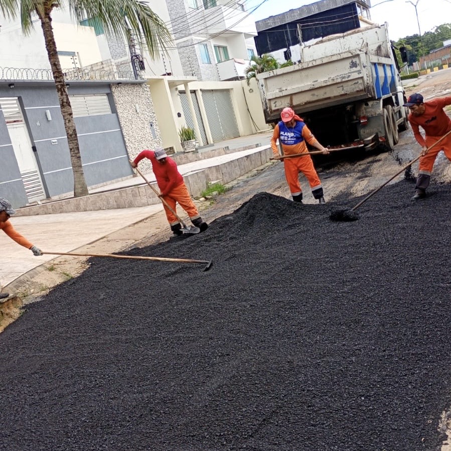 Prefeitura de Manaus intensifica recuperação asfáltica no bairro Flores e garante mais segurança e mobilidade à população