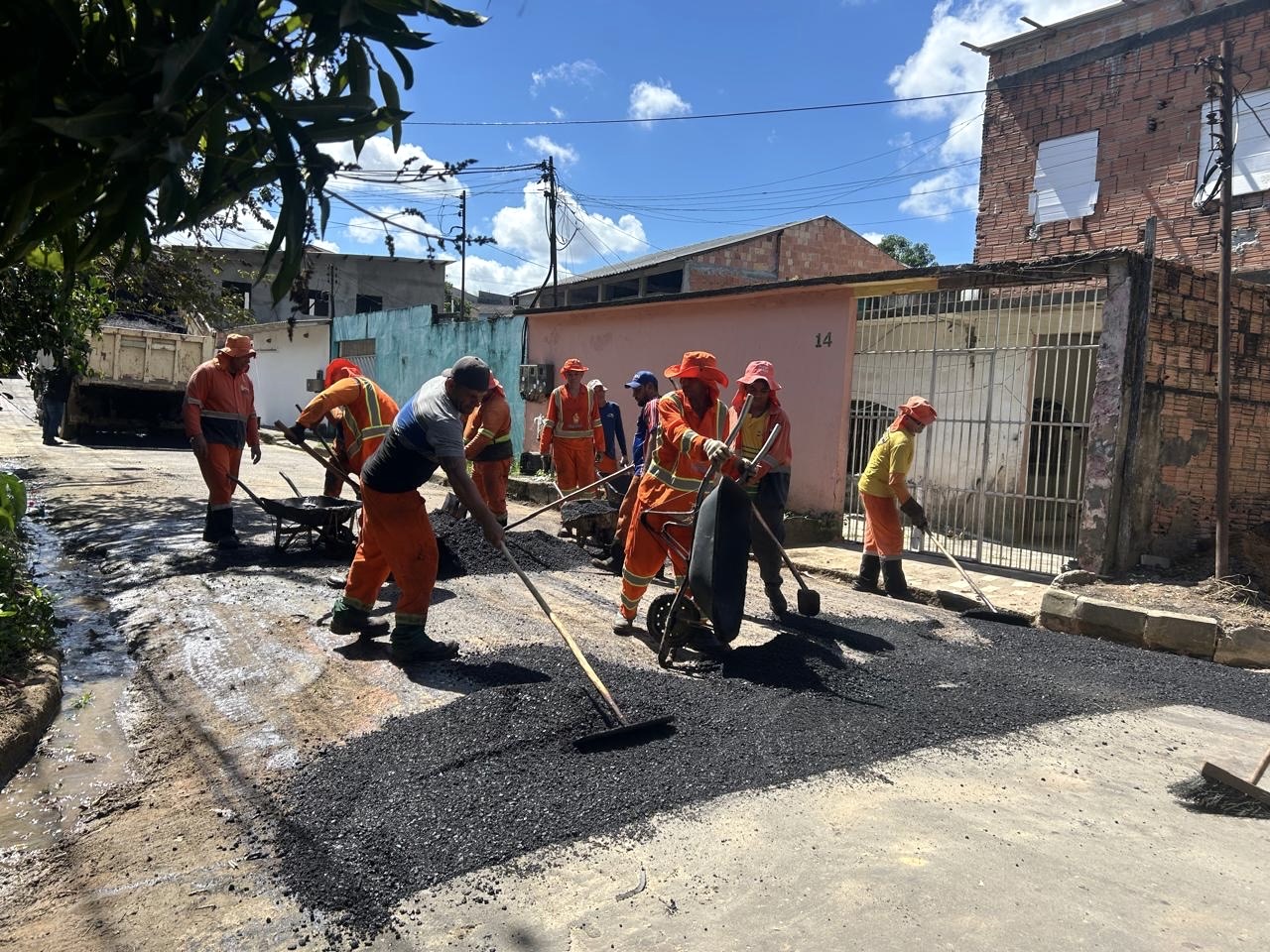 Prefeitura de Manaus intensifica recuperação asfáltica no bairro Redenção e melhora mobilidade na zona Centro-Oeste