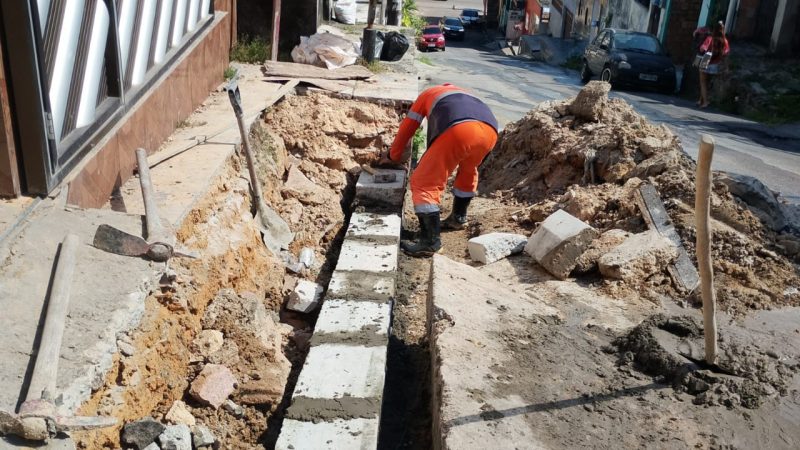 Prefeitura de Manaus reforça sistema de drenagem profunda e elimina risco de cratera no bairro Armando Mendes