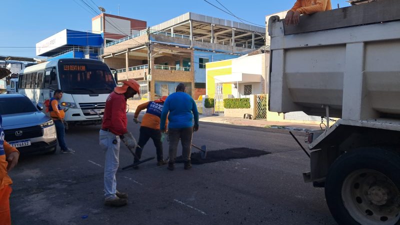 Prefeitura intensifica manutenção asfáltica na avenida Visconde de Porto Alegre e garante melhores condições de trafegabilidade na área