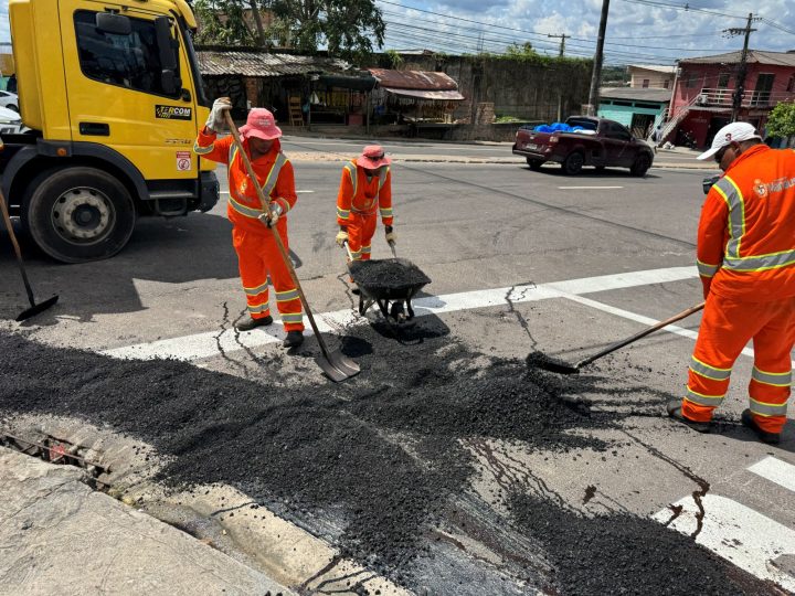 Programa ‘Manaus que a Gente Cuida’  leva recuperação asfáltica ao bairro Santa Etelvina e reforça segurança em área escolar