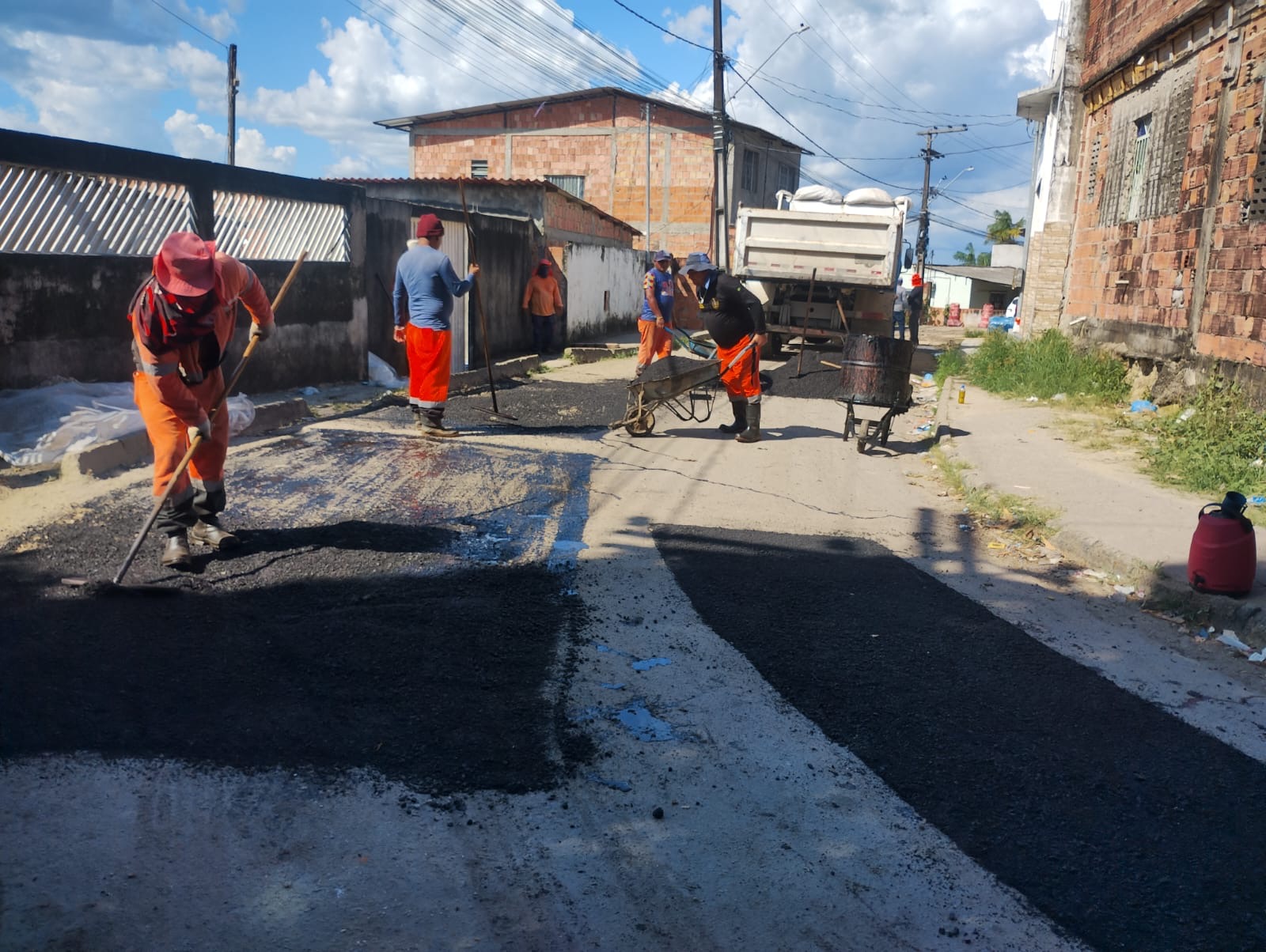 Prefeitura de Manaus intensifica manutenção asfáltica e leva mais segurança viária ao bairro Gilberto Mestrinho