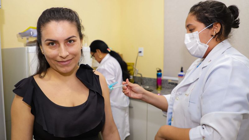 Prefeitura oferta serviços de vacinação e saúde bucal em feira de cidadania no Clube do Trabalhador