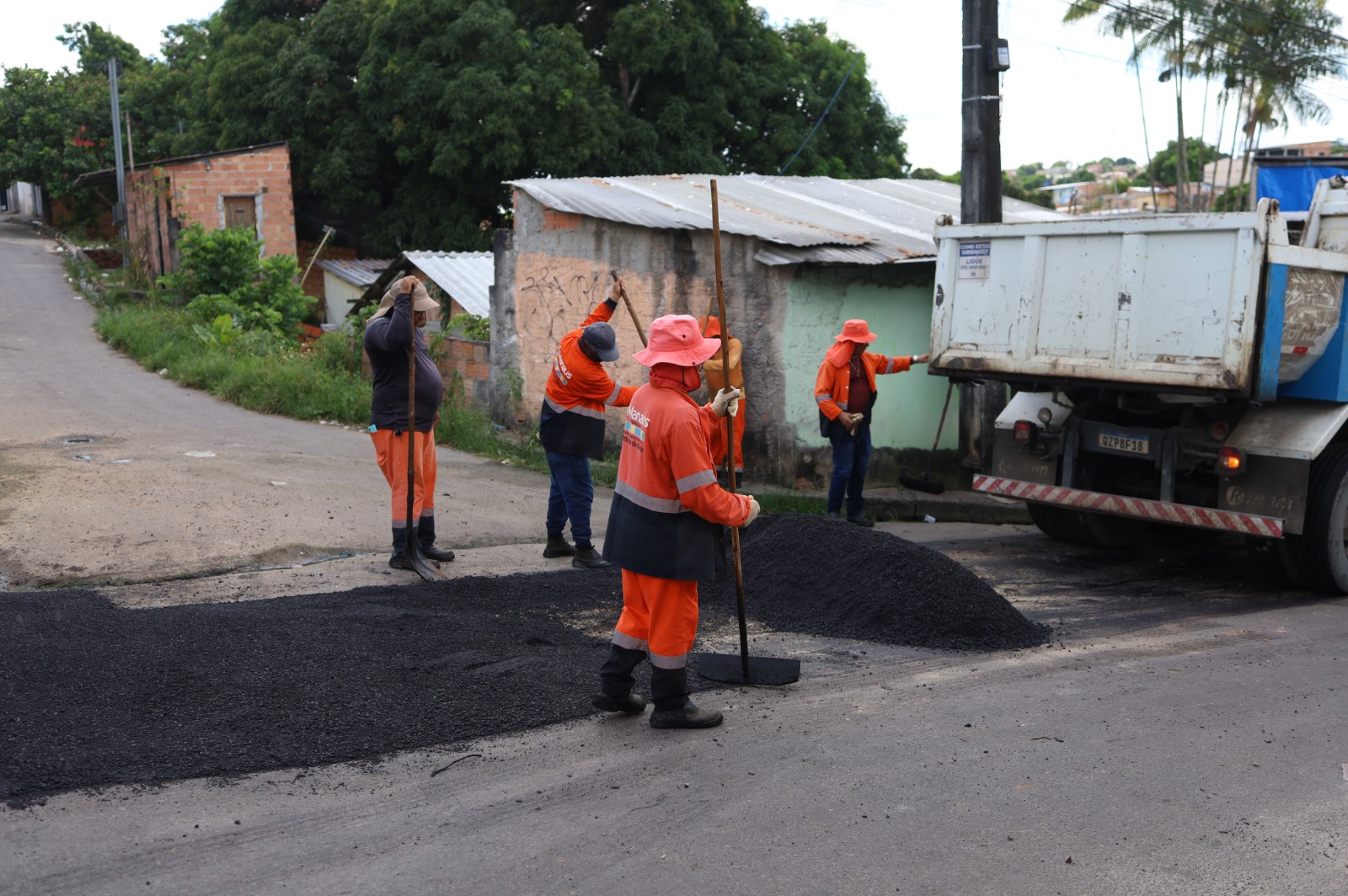 Prefeitura de Manaus intensifica operação ‘Tapa-Buracos’ e transforma a mobilidade no bairro Colônia Terra Nova