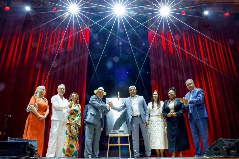 Lula participa da reinauguração do novo Teatro Castro Alves, em Salvador (BA)