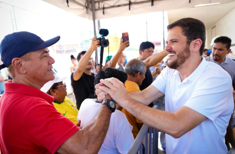 Prefeito Renato Junior chega com ‘Jaraqui da Gente’ no bairro Alvorada e ação soma mais de 60 toneladas de pescado distribuídas em quatro dias