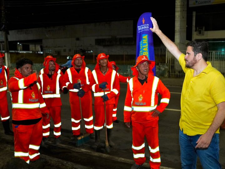 À meia-noite, prefeito Renato Junior mobiliza limpeza, asfaltamento e assina ordens de serviço para reforma de passarelas, viadutos e canteiros centrais em Manaus