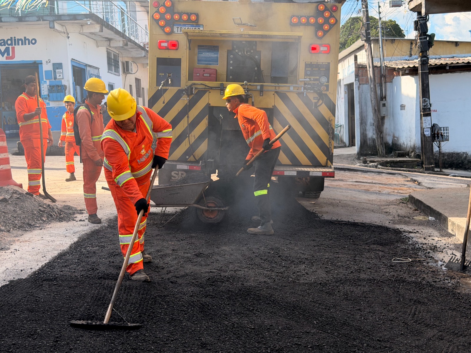 Prefeitura de Manaus intensifica operação ‘Tapa-Buracos’ e leva mais mobilidade aos moradores do bairro Mutirão