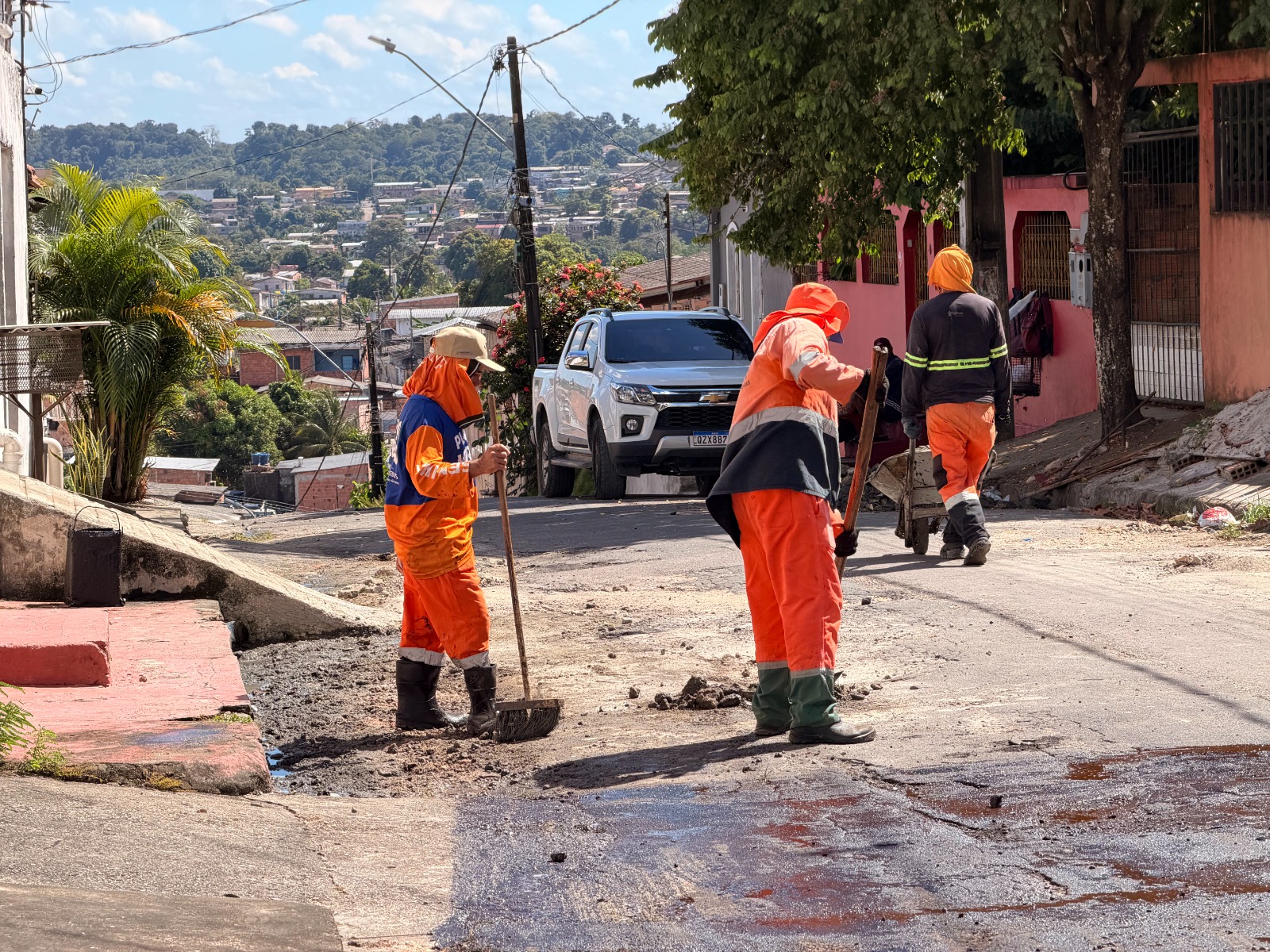 Prefeitura de Manaus intensifica recuperação asfáltica no Colônia Terra Nova durante nova edição do programa ‘Manaus que a Gente Cuida’