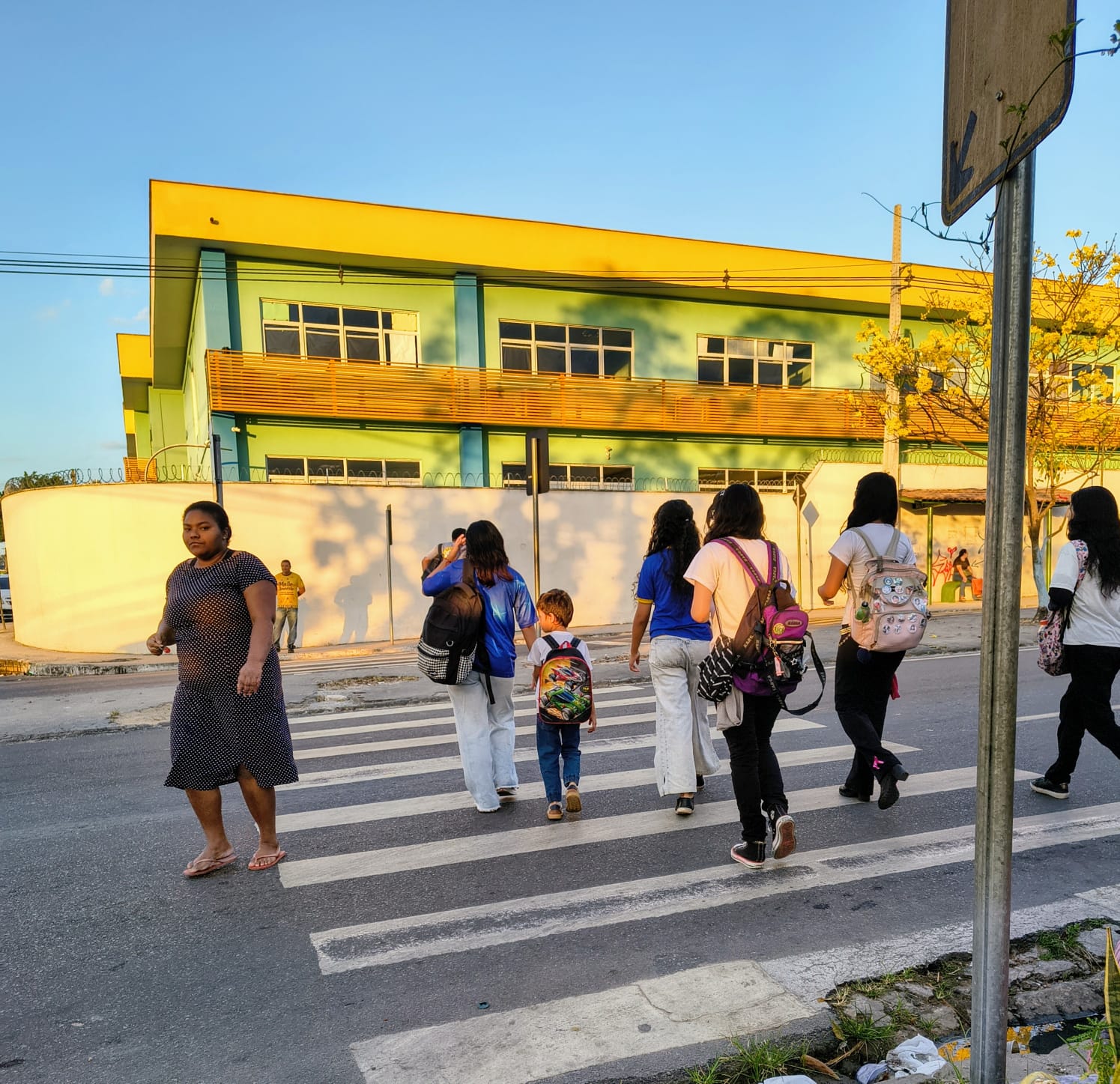 Prefeitura de Manaus realiza pesquisa para implantar semáforo de pedestres no bairro Santa Etelvina