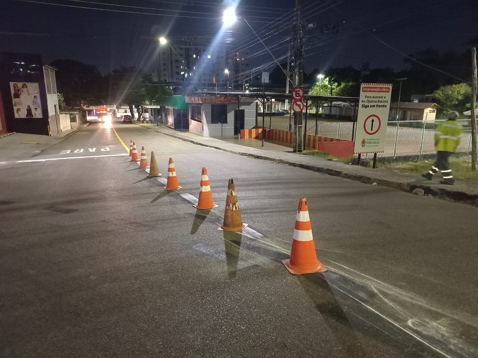 Prefeitura de Manaus amplia revitalização da sinalização viária para reforçar segurança e prevenir acidentes
