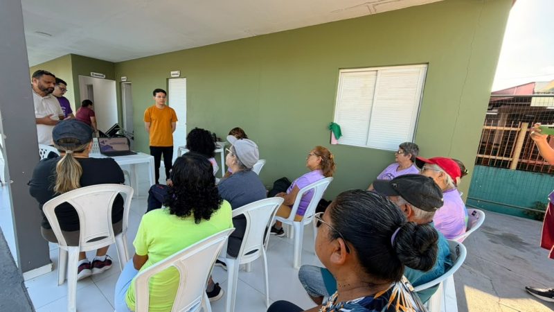 Prefeitura de Manaus orienta pessoas idosas da zona Norte sobre prevenção a golpes virtuais