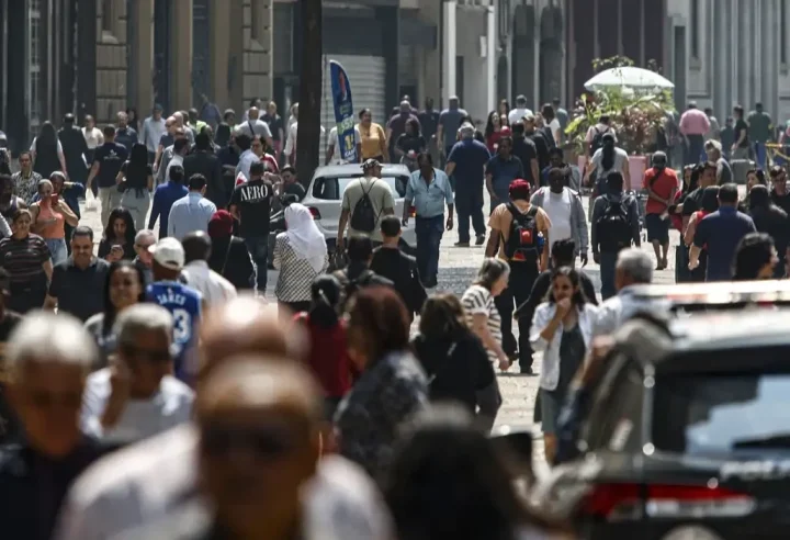 Novo Caged: mercado formal cria 921,6 mil empregos no primeiro semestre de 2026