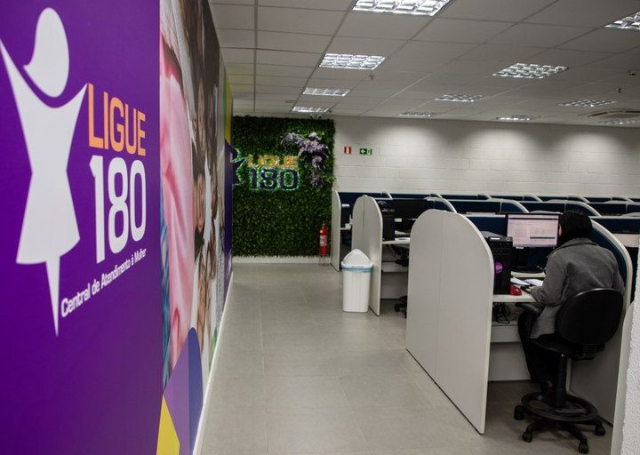 Senado aprova projeto sobre divulgação da Central de Atendimento à Mulher – Ligue 180