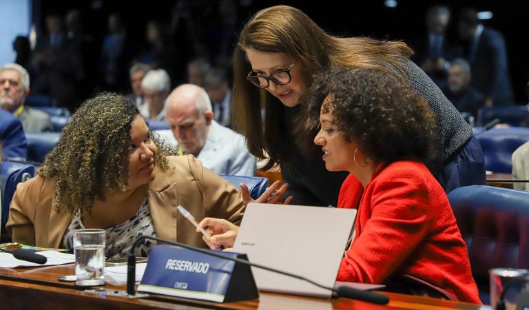No Senado, ministério defende fim da escala 6×1 como direito humano ao cuidado