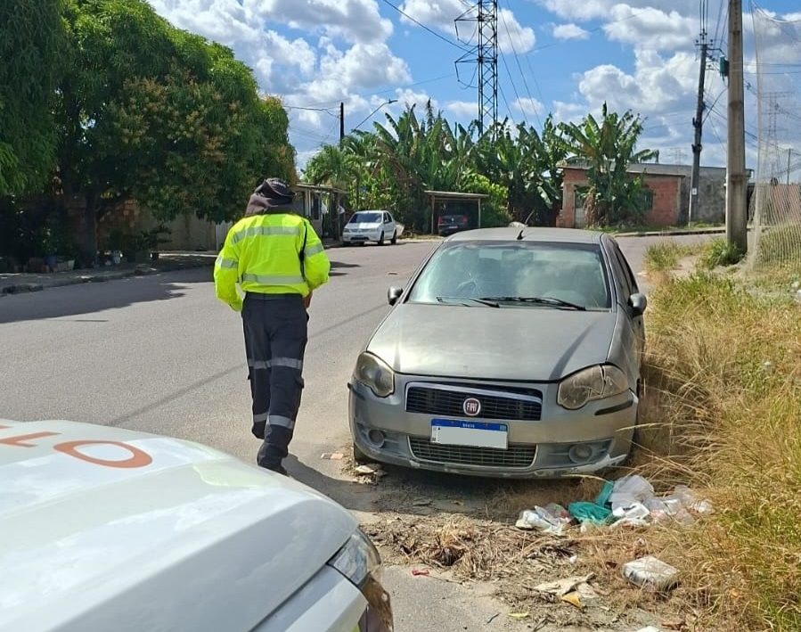 Prefeitura realiza operação ‘Sucata’ para retirada de veículos abandonados das vias de Manaus
