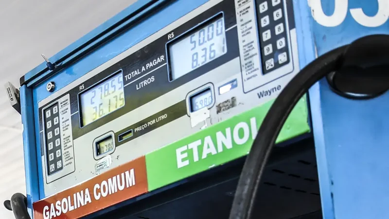 Gasolina com 32% de etanol passa a valer neste sábado (1º)