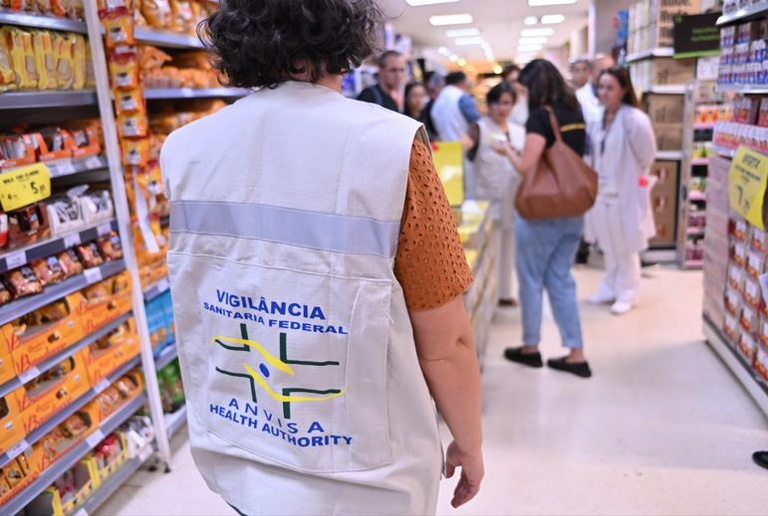Como a vigilância sanitária acompanha as 24 horas do seu dia