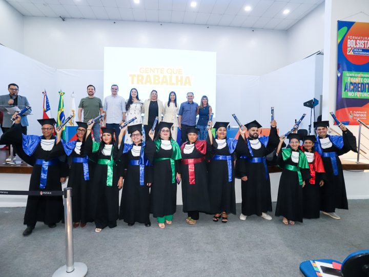 Prefeitura de Manaus entrega certificados para formandos do Programa Bolsa Universidade