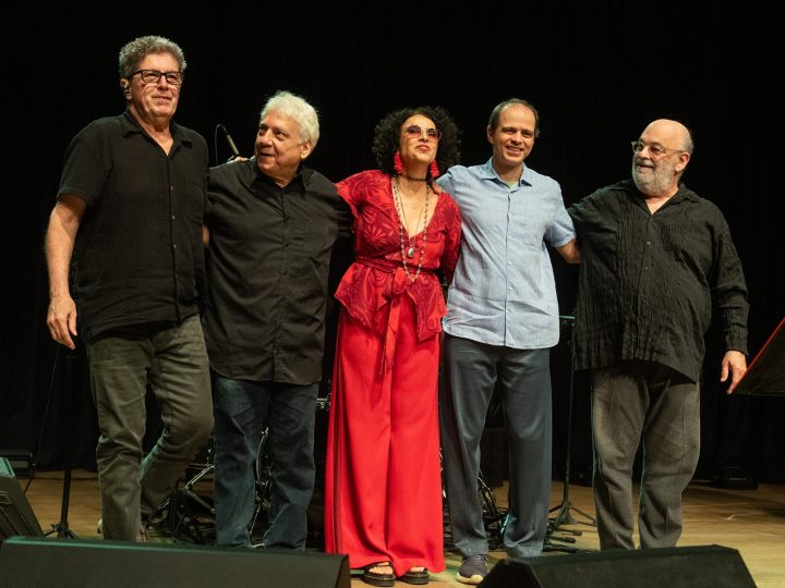 Repertório de Caetano Veloso embala show exclusivo no programa Cena Musical, da TV Brasil