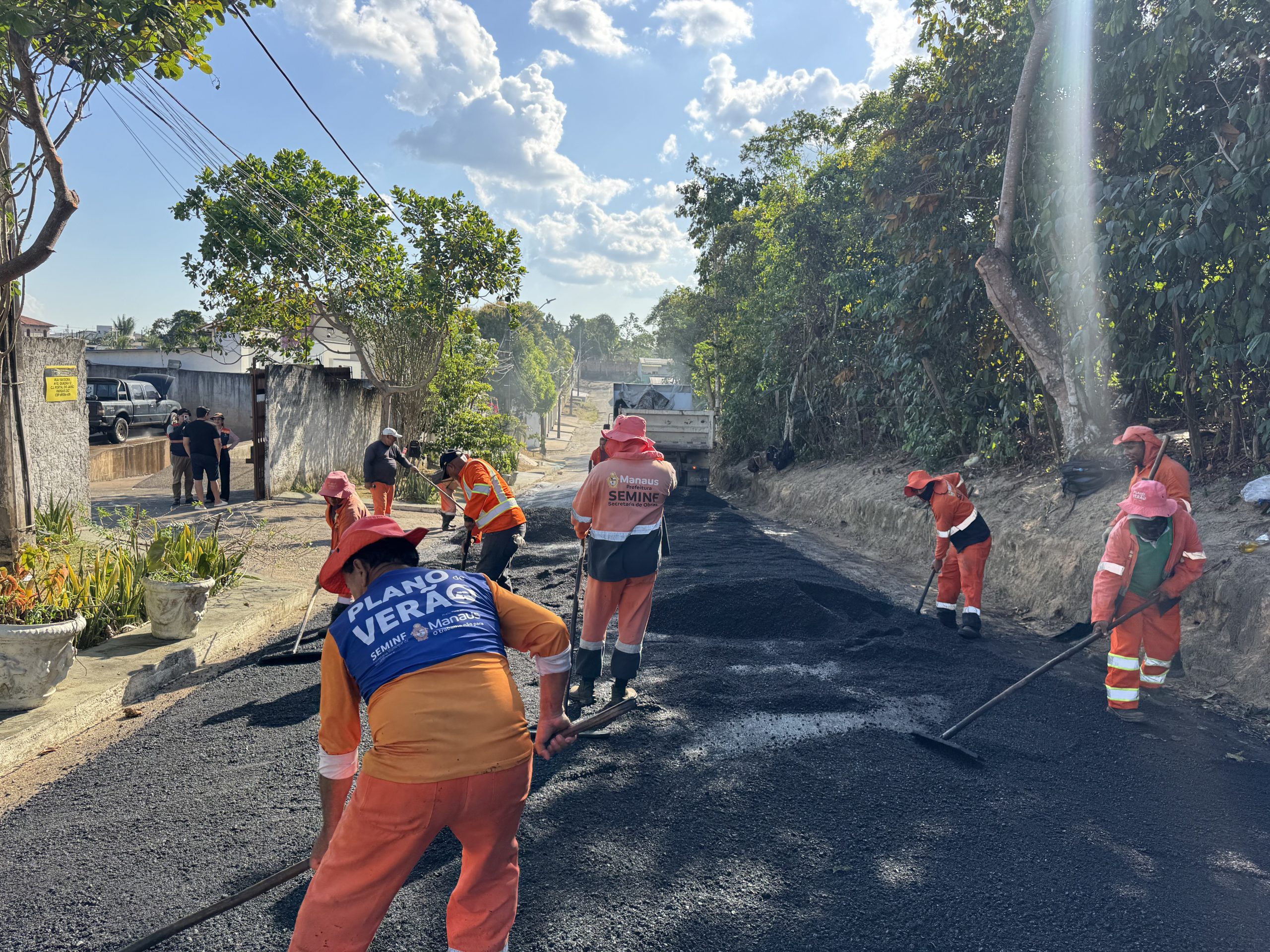 Prefeitura de Manaus intensifica recuperação asfáltica no Parque 10 de Novembro e revitaliza via do Portal do Japão