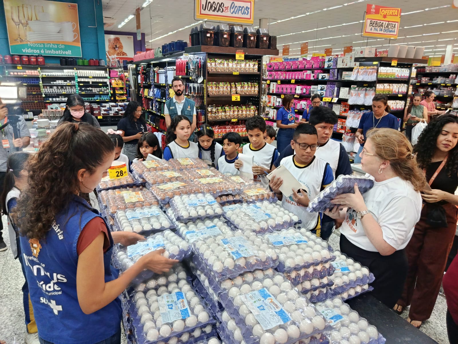 Projeto “Fiscal Mirim”, da Visa Manaus, leva estudantes para viver experiência prática como fiscais sanitários