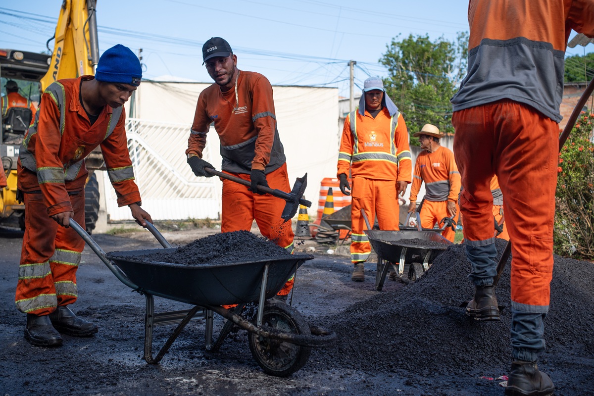 Prefeitura de Manaus realiza recuperação asfáltica na rua Canário do Campo e reforça mobilidade no bairro Cidade de Deus